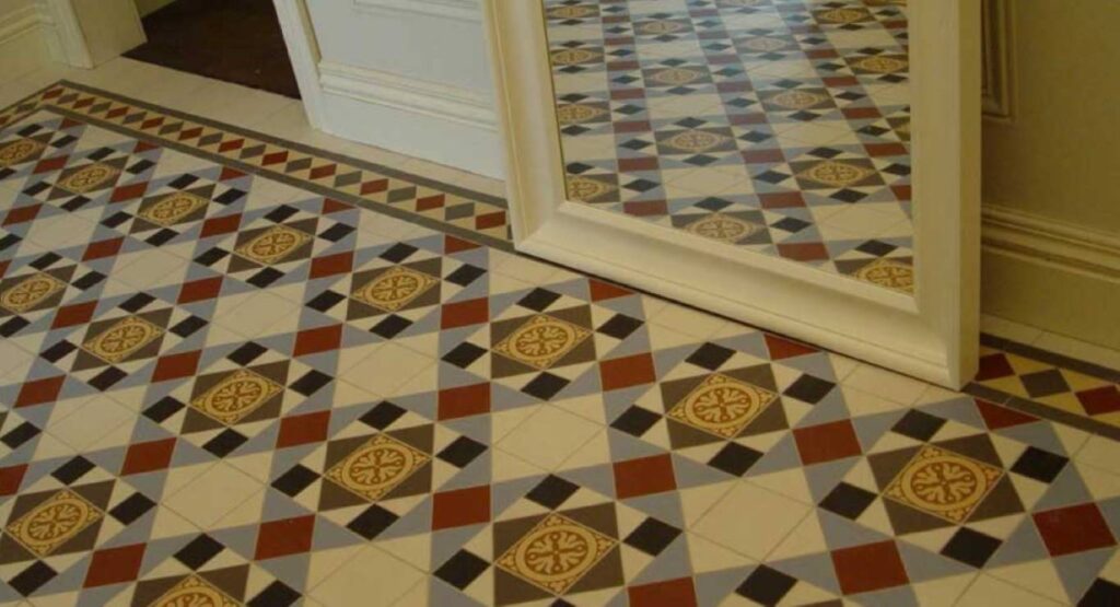 Winckelmans tapijt met borders in Victoriaanse stijl in een hal