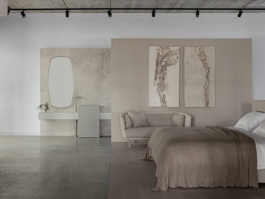 Lichte slaapkamer met Piet Boon tegels in een serene stijl