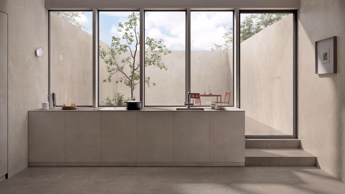 Keuken met een vloer van Piet Boon NATURAL Tile