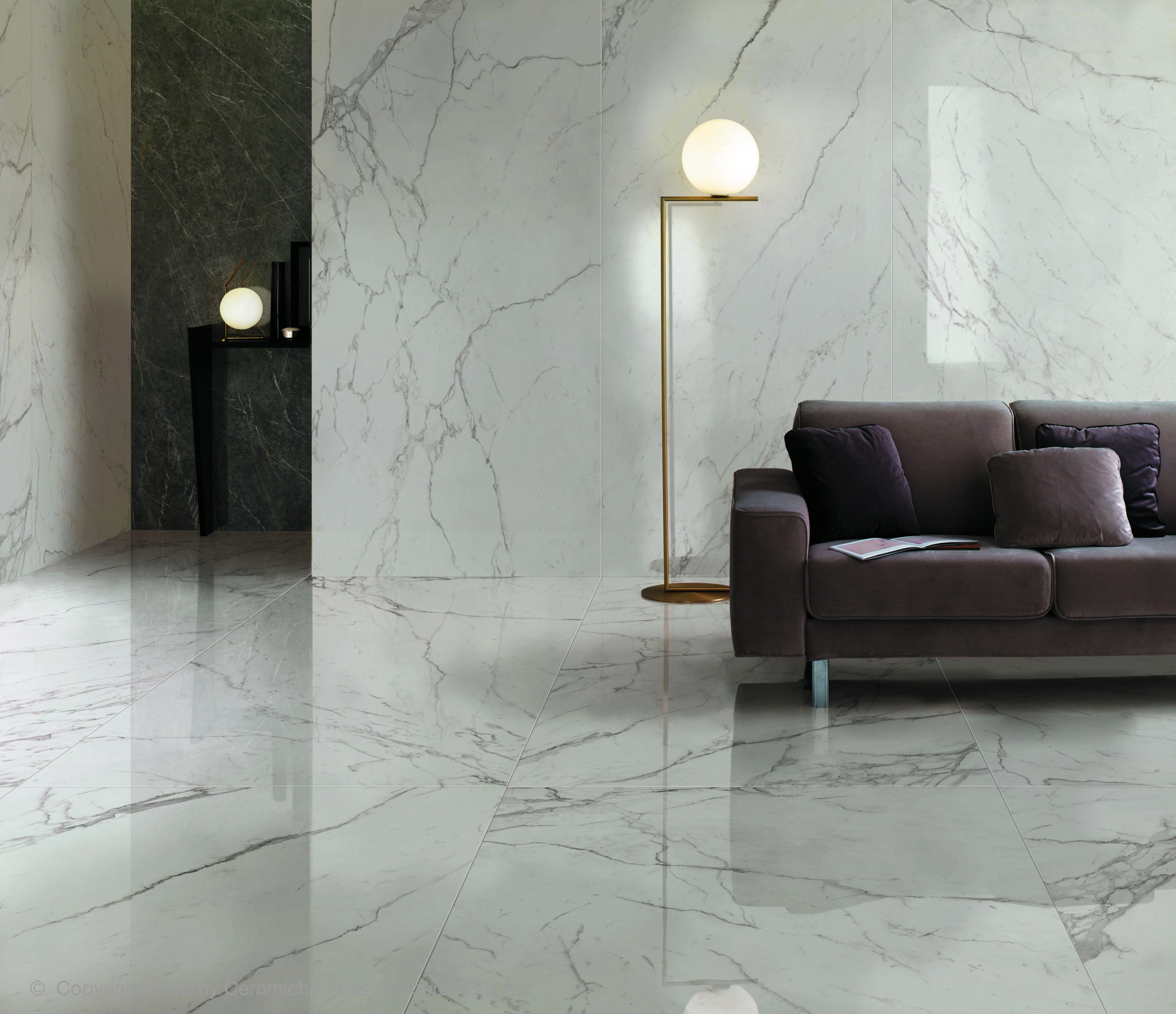 Marmerlook tegels in een interieur